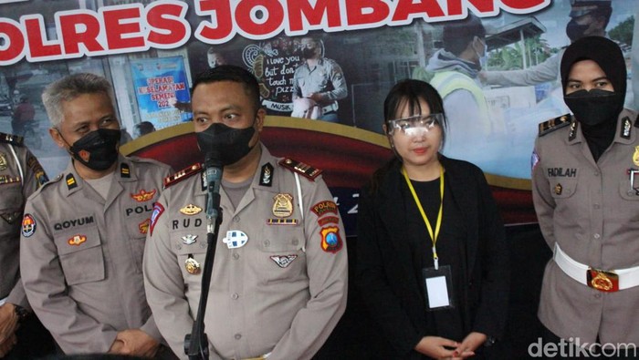 Polres Jombang saat konferensi pers operasi keselamatan semeru