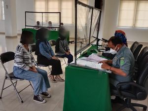 Darurat Prostitusi Online Kota Malang Bikin Camat-Lurah Wajib Unduh MiChat