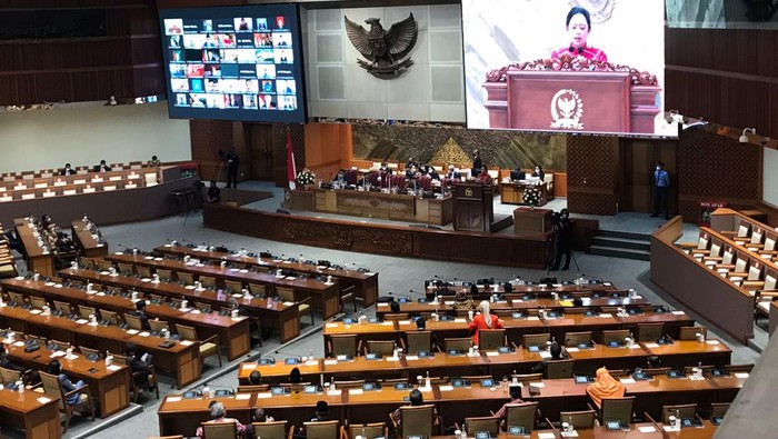 Rapat paripurna DPR RI