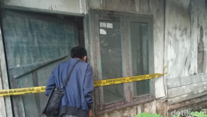 Rumah kosong tempat tukang becak di Tuban ditemukan meninggal setelah pesta miras