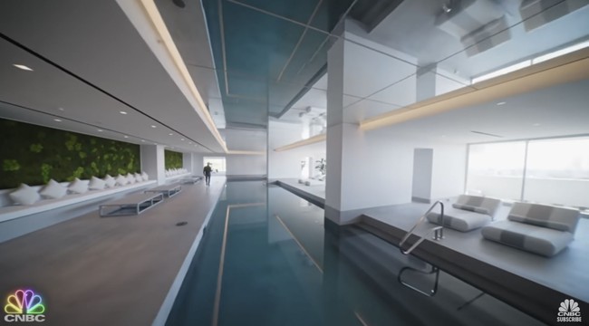 Kolam renang di rumah ini ada yang indoor dan outdoor. Kolam renang indoor hadir dengan kedalaman 19,5 meter. Foto: Dok. YouTube CNBC Prime