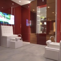 Disebut sebagai yang termahal, fasilitas di rumah ini pastinya sangat lengkap. Selain ada klub malam, rumah juga memiliki salon dan spa pribadi. Foto: Dok. YouTube CNBC Prime