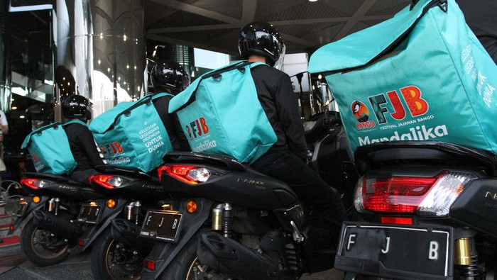 Sandiaga Uno Hadiri FJB Mandalika 2022 Menparekraf Sandiaga Uno menghadiri peluncuran Festival Jajanan Bango (FJB) Mandalika 2022 di Jakarta. Jajanan nusantara akan ramikan ajang MotoGP Mandalika.