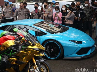 Segunung Barang Mewah dan Uang yang Disita dari Doni Salmanan