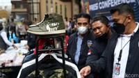 Sebelumnya dalam sidang tingkat pertama di PN Bale Bandung, Doni Salmanan batal dimiskinkan. Hakim dalam putusanya mengembalikan aset kepada Doni Salmanan. Agung Pambudhy/detikcom.