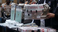 Namun di tingkat banding, hukuman Doni Salmanan diperberat. Doni Salmanan dihukum 8 tahun penjara sekaligus tindak pidana pencucian uang (TPPU) terbukti, Hakim juga memiskinkan Doni Salmanan. Agung Pambudhy/detikcom.