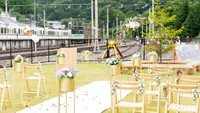 Hal yang paling menarik yaitu paket ini juga mencakup penyewaan salah satu dari empat gerbong C58363 untuk penggunaan resepsi pernikahan pribadi. Gerbong mampu menampung hingga 20 keluarga atau teman dekat.