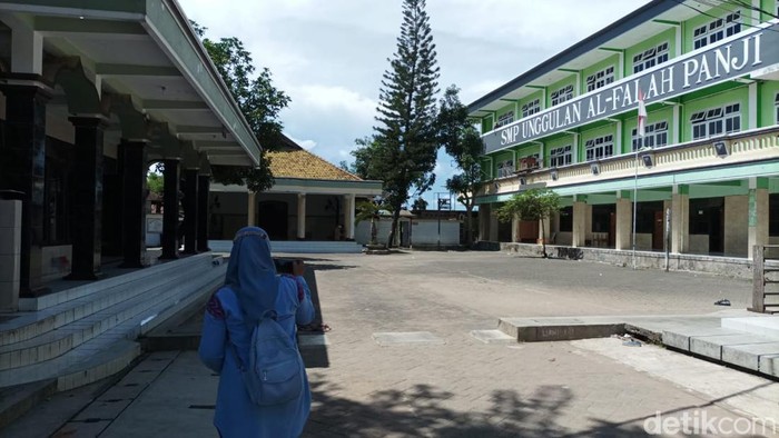 SMP Unggulan Al-Falah Buduran tempat siswi yang tidak bisa ujian karena menunggak SPP