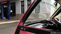 Salah satu sopir angkot 01 dengan warna merah muda, Hendra Gunawan mengatakan, aturan baru mengenai trayek ini menyulitkan sopir. Pasalnya, jarak yang ditempuh lebih jauh sedangkan infrastruktur jalan belum memadai. Bukan tanpa alasan, dia mengatakan, trayek baru itu sudah dicoba oleh para sopir angkot pada Senin (14/3) kemarin. Hasilnya, kemacetan tak terhindari karena ada empat jalur angkot yang menggunakan jalan tersebut.
