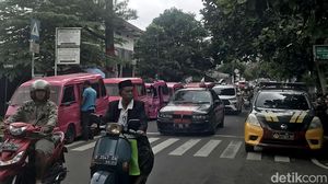Para Sopir Angkot Datangi Dishub Kota Sukabumi, Ini Tuntutannya