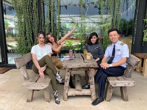 Pose Vincent Raditya saat Nongkrong dan Makan Bareng Artis Tanah Air