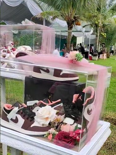 Acara lamaran viral di media sosial.