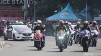 Sejumlah pebalap dari berbagai negara dunia pun dijadwalkan akan ambil bagian dalam ajang internasional tersebut. Sebelum memulai balapan di Mandalika, para pebalap itu lebih dahulu ikut serta dalam parade MotoGP yang diselenggarakan di Jakarta.