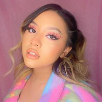 Jarang tersorot kamera, begini penampilan Naja Dewi Maulana, putri semata wayang dari Armand Maulana dan Dewi Gita. Saat ini Naja diketahui sedang melanjutkan pendidikannya di Inggris. Penampilannya pun kini terlihat semakin stylish dan mempesona. Foto: Instagram