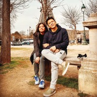 Putri semata wayang Ariel Noah dengan mantan istrinya, Sarah Amalia kini juga sudah beranjak dewasa. Penampilan Alleia Anata pun sempat mencuri perhatian saat terlihat ikut pergi ke Paris bersama sang ayah dan para artis serta influencer untuk melihat fashion show di sana. Foto: Instagram