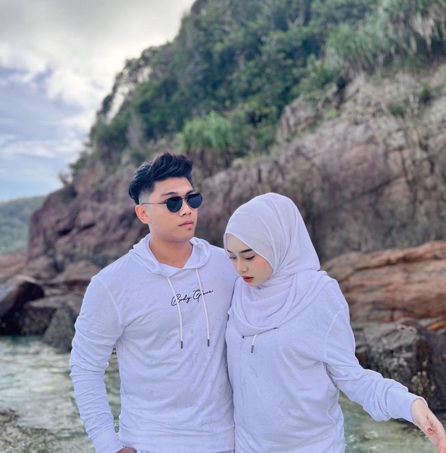 Aku berharap suamiku bukan hanya menemaniku tapi dia harus menjaga anaknya siang dan malam karena ada kemungkinan aku akan melahirkan secara caesar. Ibu-ibu di luar sana pasti tahu betapa sakitnya caesar jadi aku ingin perhatian yang lebih dari suamiku, katanya dilansir mStar.Foto: Instagram @ayunieso