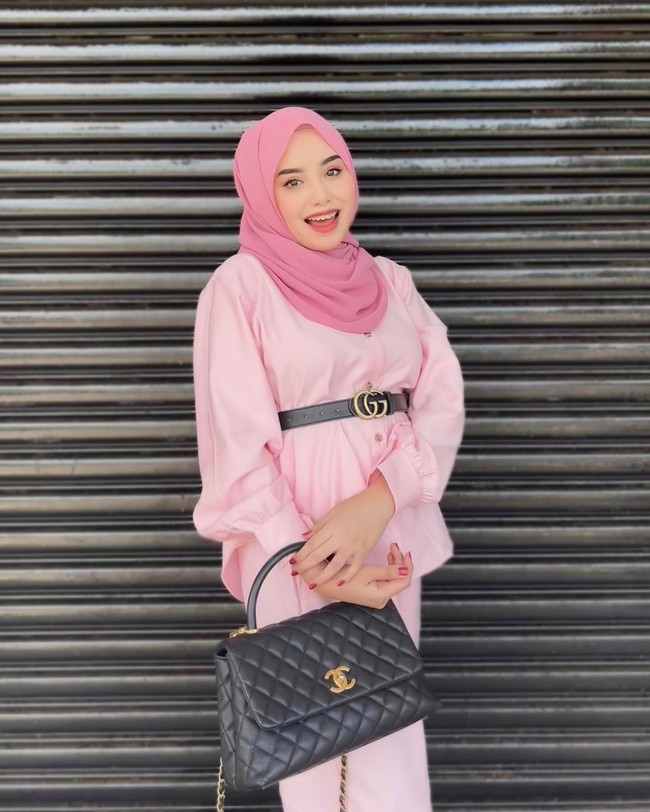 Punya brand kecantikan, Ayuni pun sering dipuji karena penampilan yang menawan.Foto: Instagram @ayunieso