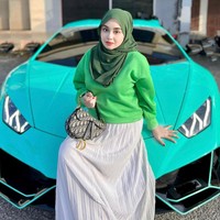 “Uang tidak bisa membeli pendidikan,” tulis netizen. “Apakah memang sangat buruk masih belajar di usia 19,” tulis netizen lain. “Jgn smpai allah tarik nikmat dan rezeki kak,” tulis netizen mengingatkan Anes agar tidak sombong. Foto: Instagram @ayunieso