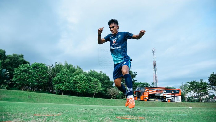 Bek Persib Zalnando.