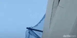 Benda Kelap-kelip Terbang di Langit Bandung Masih Jadi Misteri