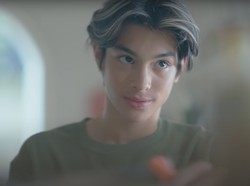 8 Potret Gantengnya Eddy, Anak Blasteran Maudy Koesnaedi yang Kini Jadi Model