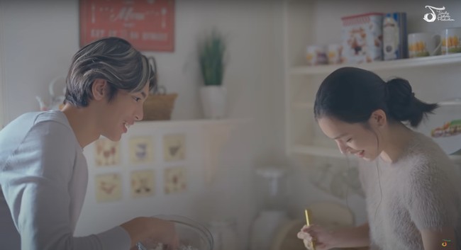 Dalam video musik yang dibintanginya itu Eddy berperan sebagai kekasih dari Shannon. Beradu akting sebagai pasangan, Eddy dan Shannon berhasil bikin baper yang menonton. Foto: YouTube