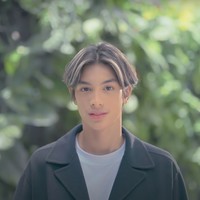 Begini penampilan Eddy saat debut jadi model video musik. Dengan rambut belah tengah, penampilan Eddy tampak begitu mempesona. Tak heran jika anak Maudy Koesnaedi ini jadi idola banyak wanita. Foto: YouTube