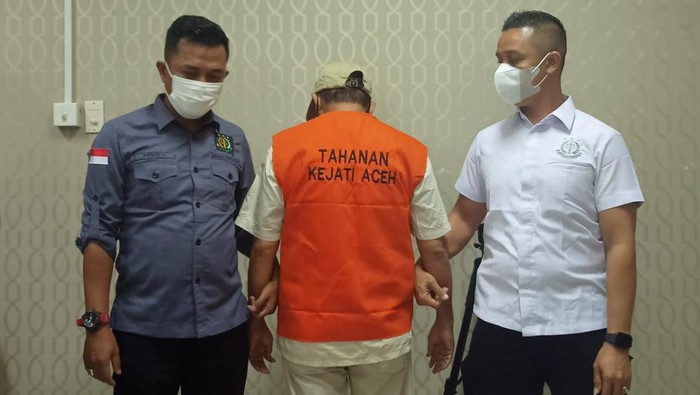 Terpidana korupsi pembangunan dermaga di Bakalan Kabupaten Alor, Provinsi Nusa Tenggara Timur (NTT) dengan nilai kontrak Rp 20 miliar ditangkap di Aceh. Terpidana bernama Ramlan itu diciduk setelah buron sejak 2016 lalu.