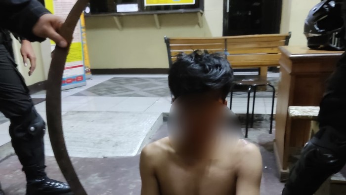Gangster ditangkap di Jakpus saat berkeliling bawa senjata tajam