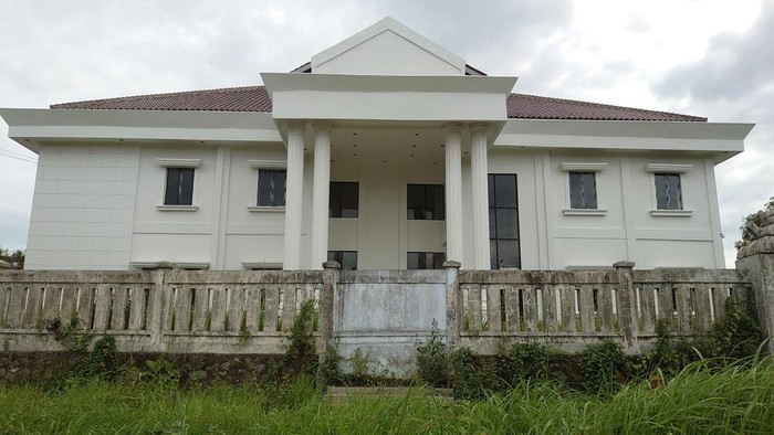 Gedung milik Pemkot Cilegon terbengkalai selama 7 tahun (M Iqbal)