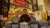 Acara yang digelar di Gourmet 8 lantai 4 ini, diikuti oleh lebih dari 20 peserta pelaku kuliner dengan berbagai macam jenis makanan dan minuman serta makanan kecil yang ada di Glodok.