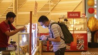 Di Jakarta sendiri terdapat daerah yang sudah sejak lama menjadi salah satu destinasi tempat makan bagi pecinta wisata kuliner. Dimana bisa ditemukan gabungan dan perpaduan menu yang unik antara makanan khas Indonesia dengan China atau biasa disebut pecinan. 