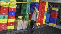Kasat Reskrim Polres Metro Depok AKBP Yogen Heroes Baruno, mengatakan gudang tersebut tidak memiliki izin usaha dari Dinas Perindustrian dan Perdagangan (Disperindag).
