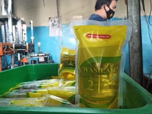 Minyak Goreng Wasilah 212 Digerebek Usai Dikeluhkan Warga Tak Jernih