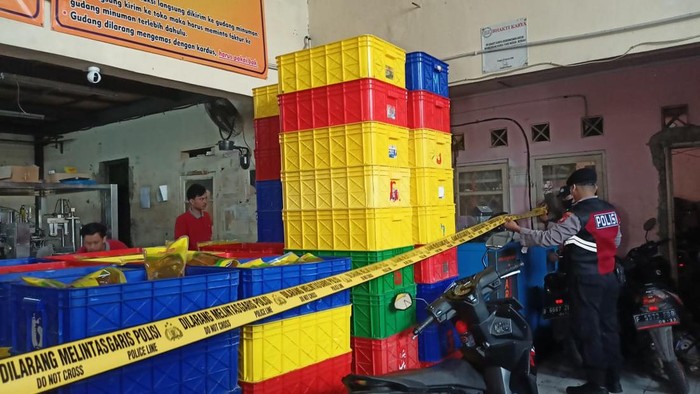 Gudang pengemasan ulang minyak goreng di Depok disegel karena diduga curang