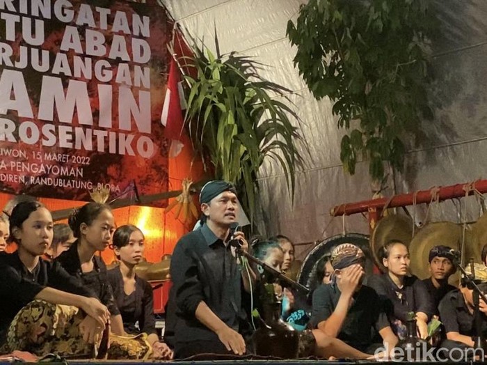 Gun Retno (tengah) salah satu tokoh Samin.