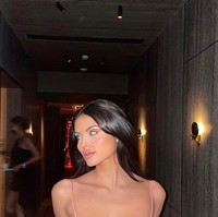 Bicara soal penampilannya yang disamakan dengan Kylie Jenner, Holl Scarfone angkat bicara. Foto: dok. Instagram/@hollyscarfone