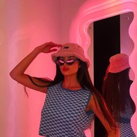 Holly Scarfone adalah seorang model dan bintang reality show Too Hot to Handle. Foto: dok. Instagram/@hollyscarfone