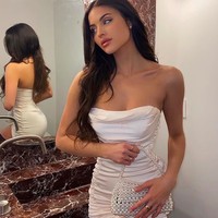 Holly juga memiliki bibir yang tebal. Tidak diketahui pasti apakah dia juga mengisi filler di bibirnya seperti Kylie Jenner.Foto: dok. Instagram/@hollyscarfone