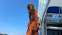 Dalam video-video YouTube yang diunggahnya, Inka Fitria banyak melakukan perjalanan ke berbagai lokasi di Indonesia hingga luar negeri. (Foto: dok. Instagram @skepticola)  