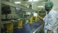 Presiden Joko Widodo (Jokowi) menegaskan pemerintah sungguh-sungguh dalam mengatasi kelangkaan minyak goreng.  