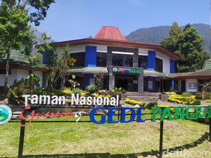 Menguak Mitos Gunung Gede Pangrango yang Terjaga Turun-temurun