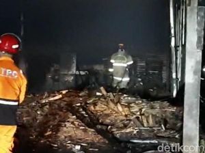 Pabrik Tripleks di Ciamis Terbakar Gegara Oven