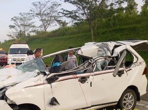 Mobil Tabrak Belakang Truk Boks di Tol Cipali, Satu Orang Tewas