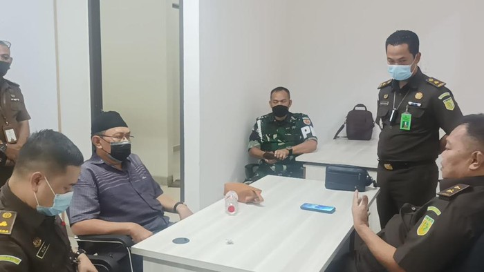 Kejaksaan Agung (Kejagung) menetapkan 1 orang tersangka swasta berinisial KGS MMS