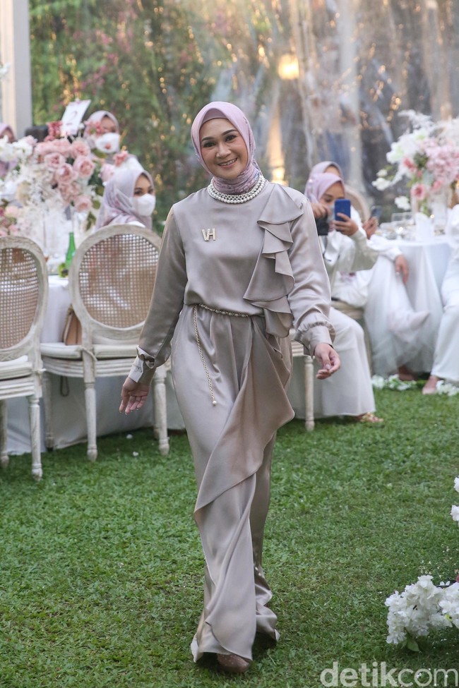 Sementara untuk scarf Nirwana terdiri dari seri desir (tebing), gala (taman bunga), dan sekar. Foto: Grandyos Zafna/Detikcom