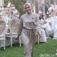 Sementara untuk scarf Nirwana terdiri dari seri desir (tebing), gala (taman bunga), dan sekar. Foto: Grandyos Zafna/Detikcom