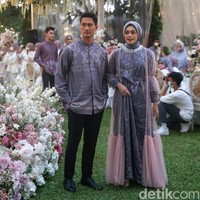 Raya Collection Vanilla Hijab tahun ini mengangkat tema bunga-bunga karena masih dalam momen Hari Perempuan Internasional.  Foto: Grandyos Zafna/Detikcom