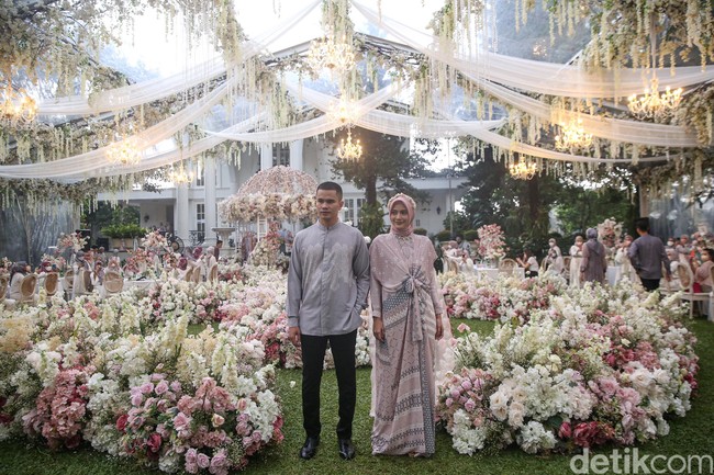 Koleksi pattern series tersedia untuk baju koko dewasa, dress dewasa, tunik dewasa, tunik anak dan koko anak. Foto: Grandyos Zafna/Detikcom