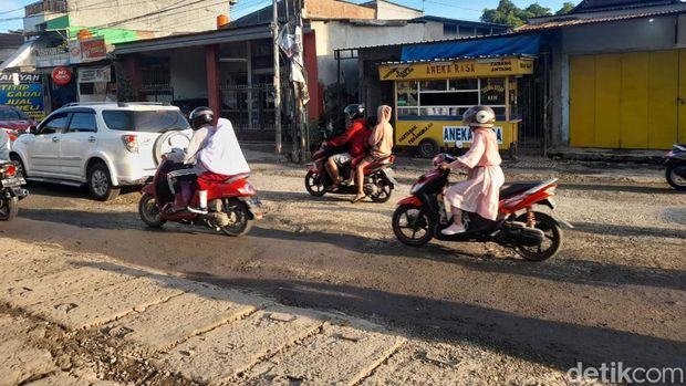 Kondisi Jalan Antang Raya, Makassar.